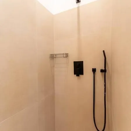 Appartamento Superbe Deux Chambres, Centre Proche Port