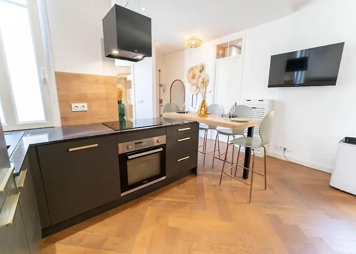 Superbe Deux Chambres, Centre Proche Port Apartamento